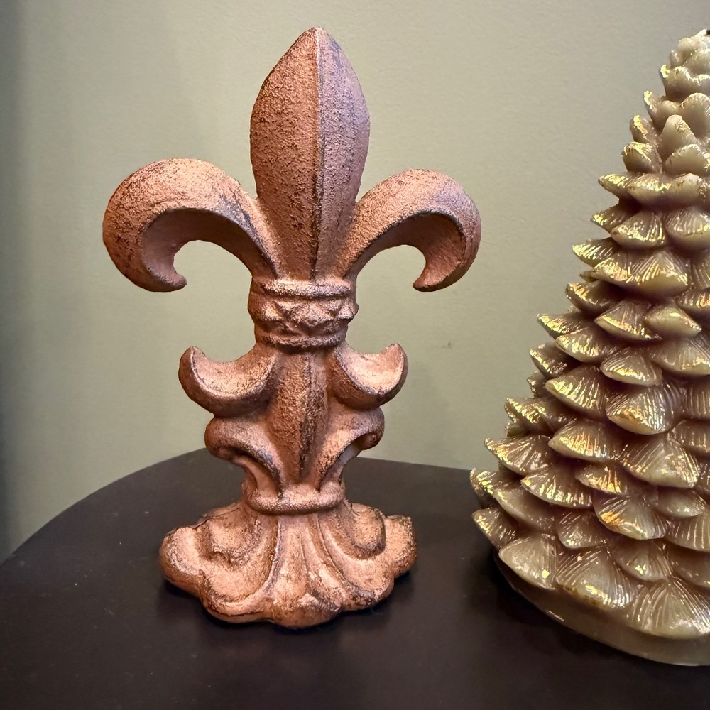 Fleur de Lis Cast Iron Decor or Doorstop - Picture 2 of 14